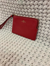Load image into Gallery viewer, Coach wristlet