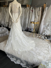 Load image into Gallery viewer, Essense of Australia wedding gown size 12