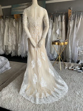 Load image into Gallery viewer, Bridess wedding dress