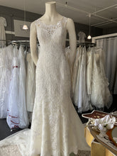 Load image into Gallery viewer, Essense of Australia wedding gown size 12