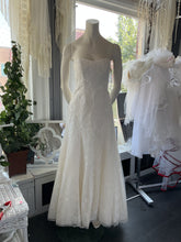 Load image into Gallery viewer, Melissa sweet wedding dress