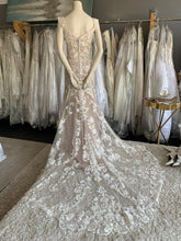 Load image into Gallery viewer, Allure bridals wedding dress