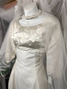 Vintage Wedding Dress w/Floral Applique
