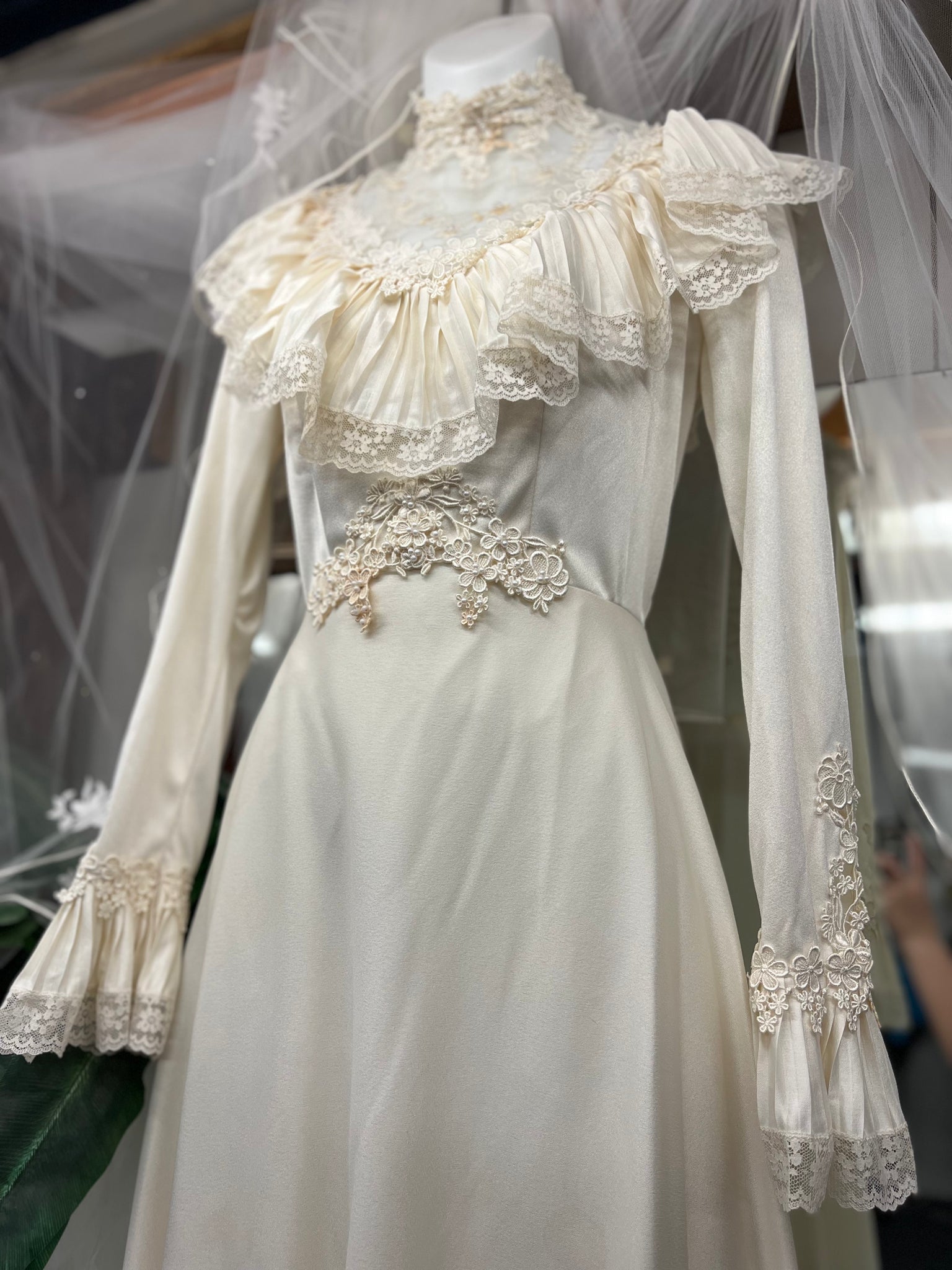 Vintage 70s Prairie Style Wedding Dress – Finders Keepers NY Vintage 70s Prairie Style Wedding Dress – Finders Keepers NY
